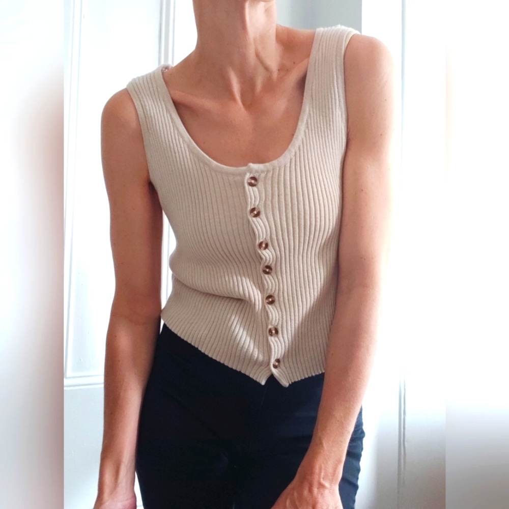 Moon & Madison Creme Buttoned Sweater Vest Lrg